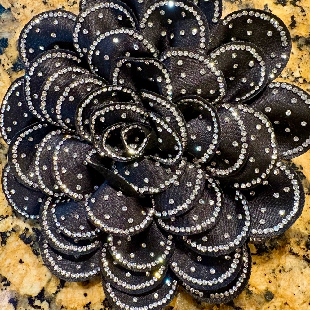 Black Floral Rhinestone Embellished Accessory - Picture 3 of 4